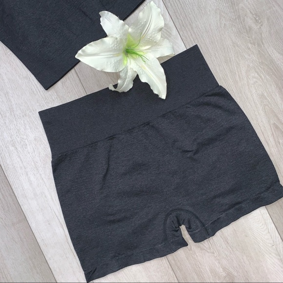 3pcs//High Waist workout shorts, leggings and crop top - Picture 4 of 8